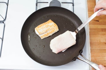 Cook the flounder:
