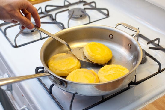 Cook the arepas: