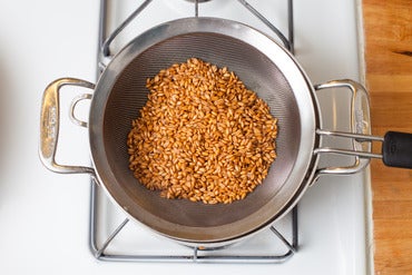 Cook the spelt: