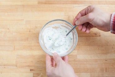 Make the yogurt sauce: