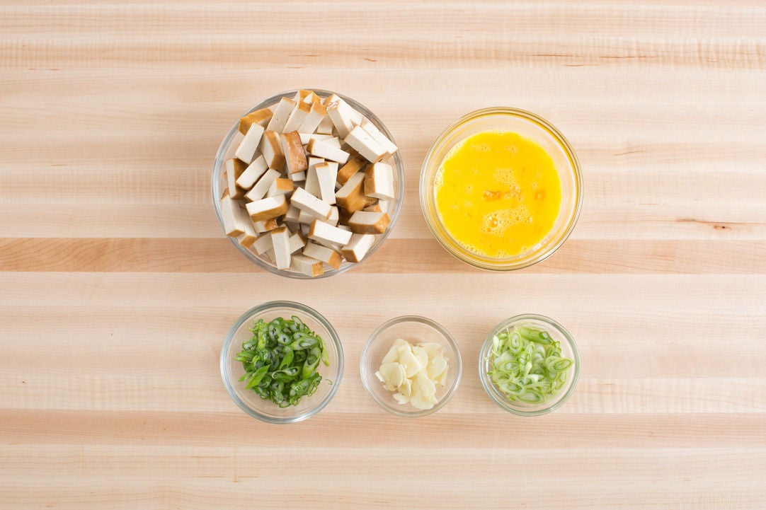 Recipe Whole Wheat Spaghetti Carbonara with Smoked Tofu & Pea Tips