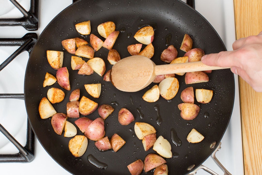 Recipe Seared Salmon with AsparagusNew Potato Hash & Lemon Aioli