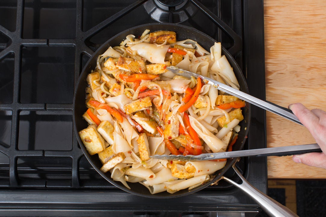 Recipe Crispy Tofu Drunken Noodles with Bell Pepper & Thai Basil