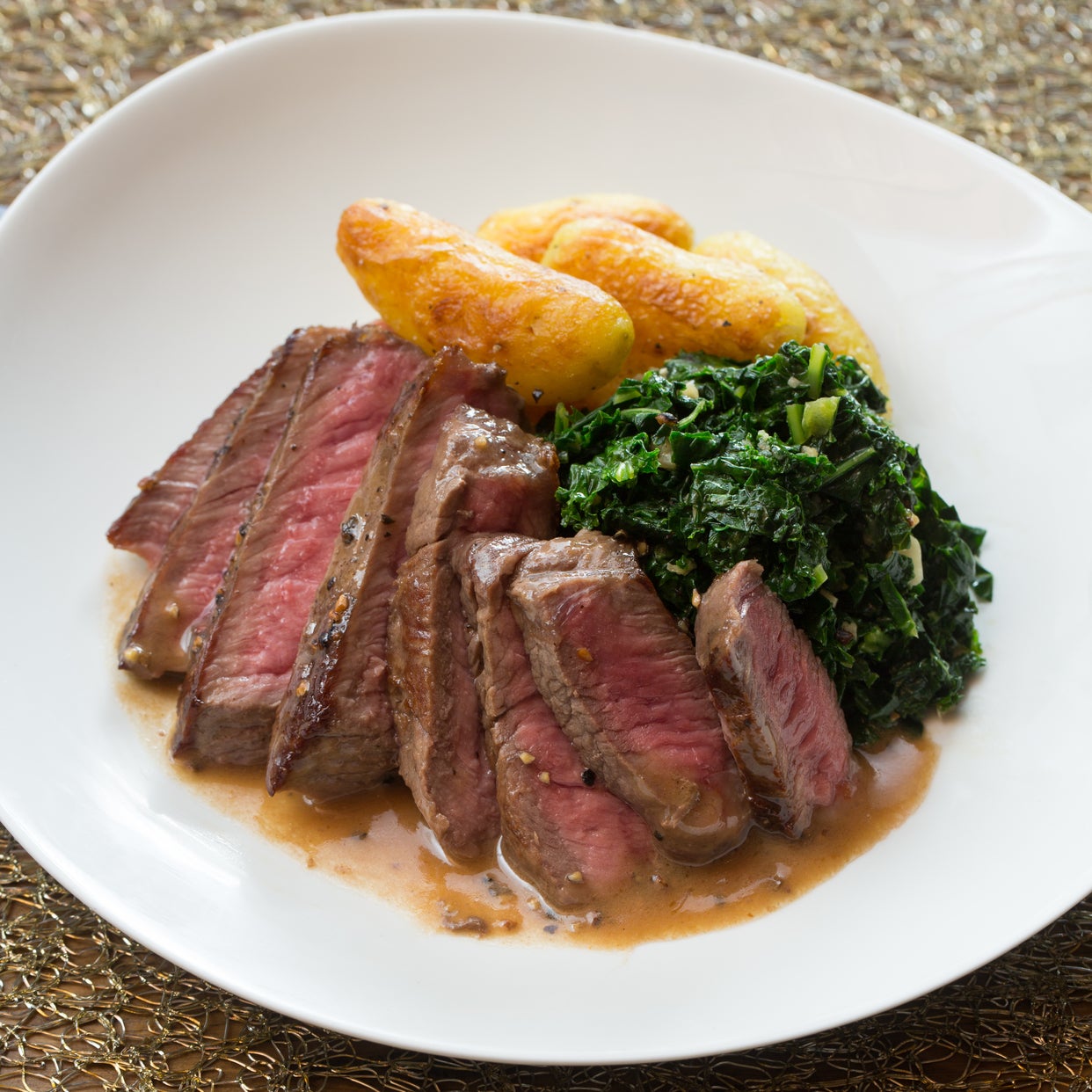 Recipe Steaks au Poivre with Crispy Fingerling Potatoes & Sautéed Kale