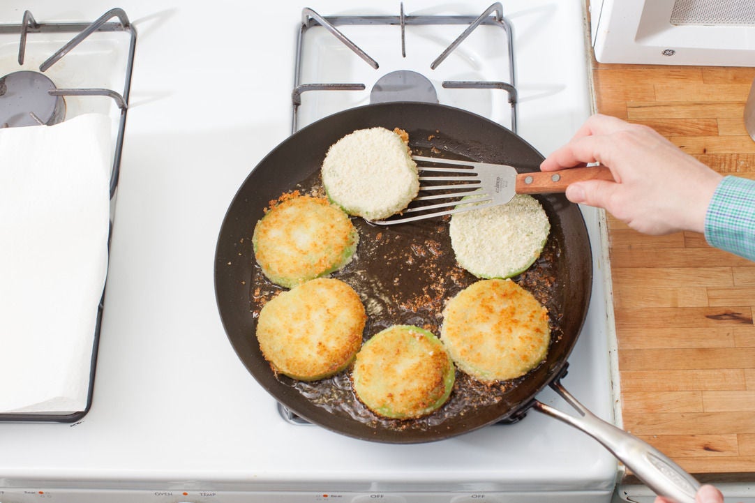 Recipe Fried Green Tomatoes with Cajun Rémoulade Sauce & Boston Red