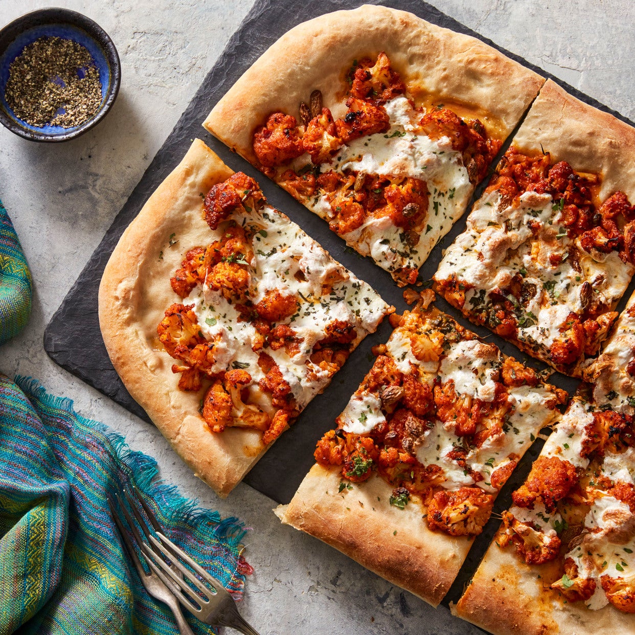 Recipe Sicilian Cauliflower Pizza with Fresh Mozzarella & Oregano Blue Apron