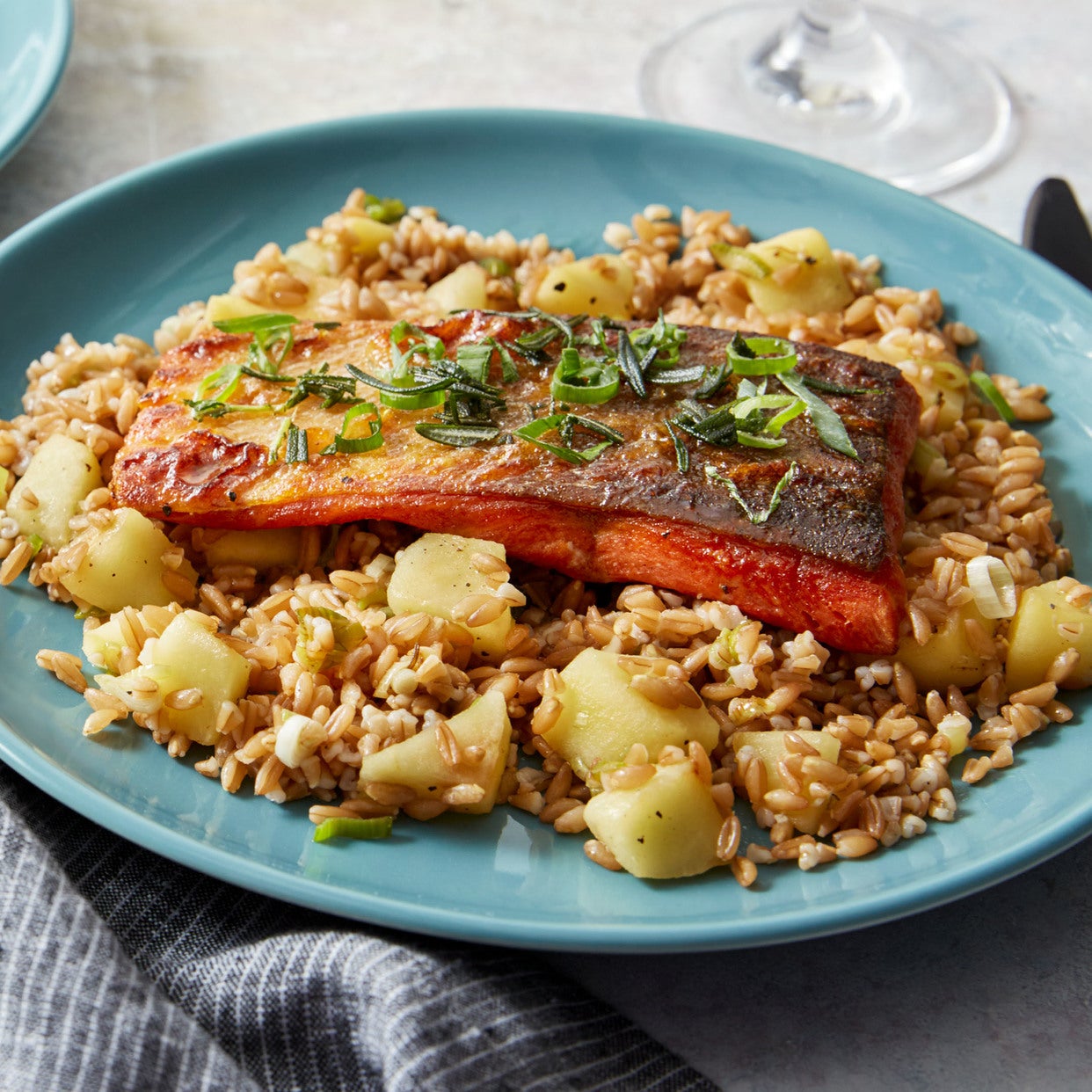 Recipe Tangelo & HoneyGlazed Salmon with Farro, Apple & Crispy
