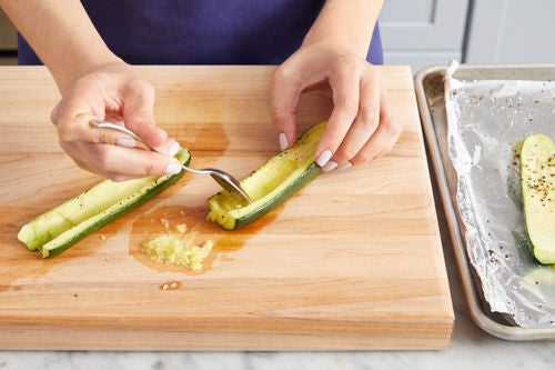 Roast & hollow the zucchini: 