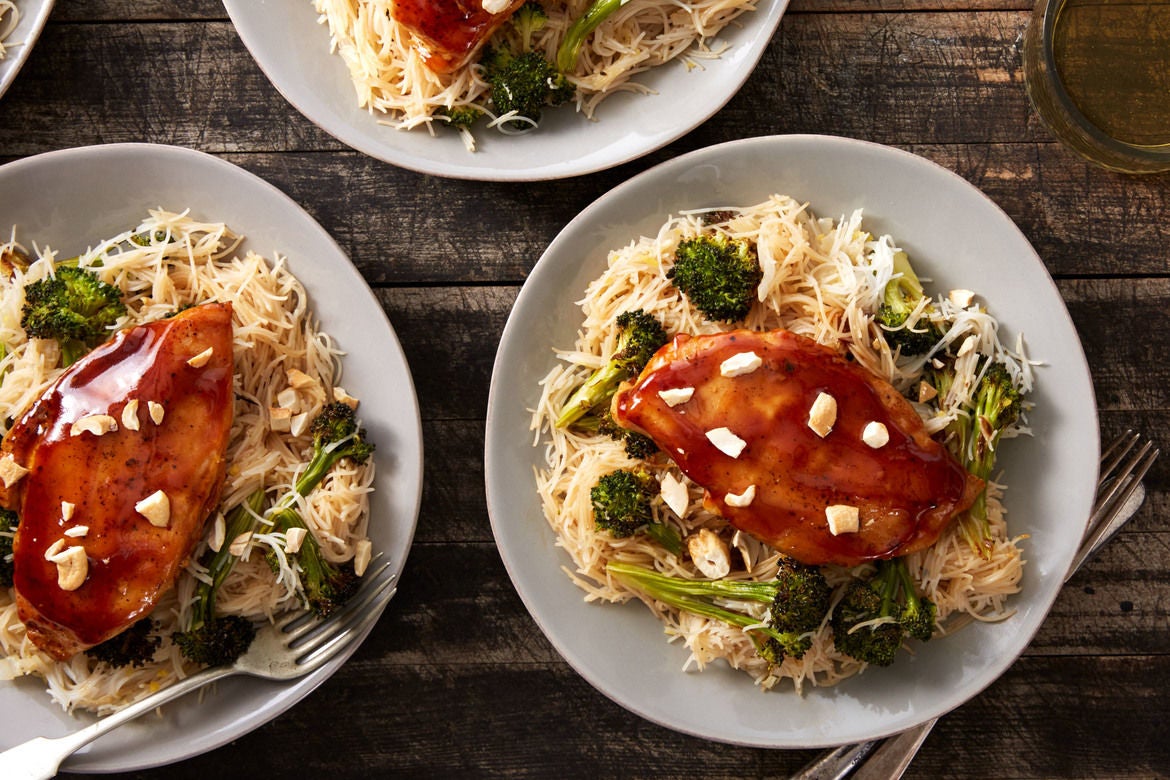 Recipe SoyGlazed Chicken with Soba Noodles, Broccoli & Cashews Blue