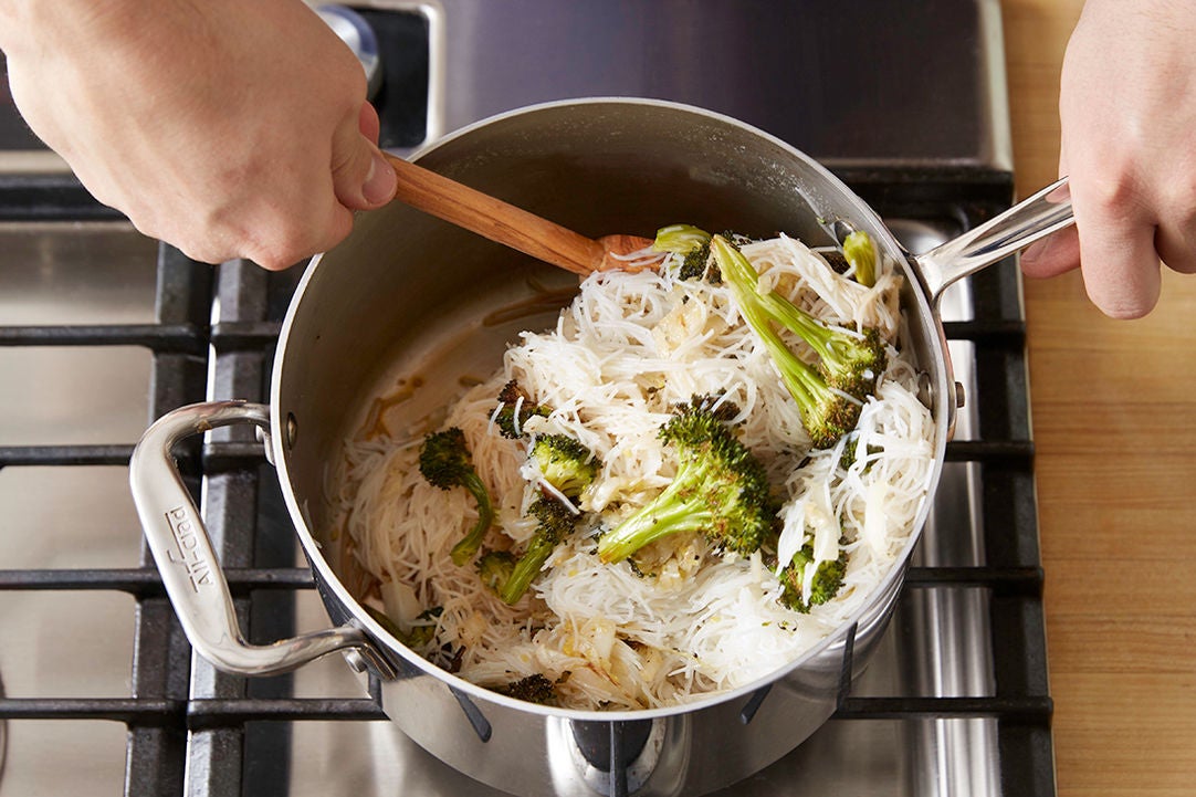 Recipe SoyGlazed Chicken with Soba Noodles, Broccoli & Cashews Blue