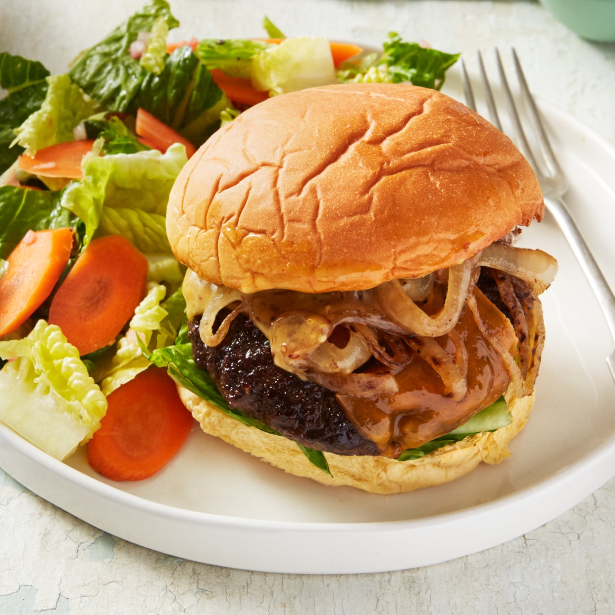 Recipe Cheddar Cheeseburgers with Sautéed Onion & Romaine Salad Blue