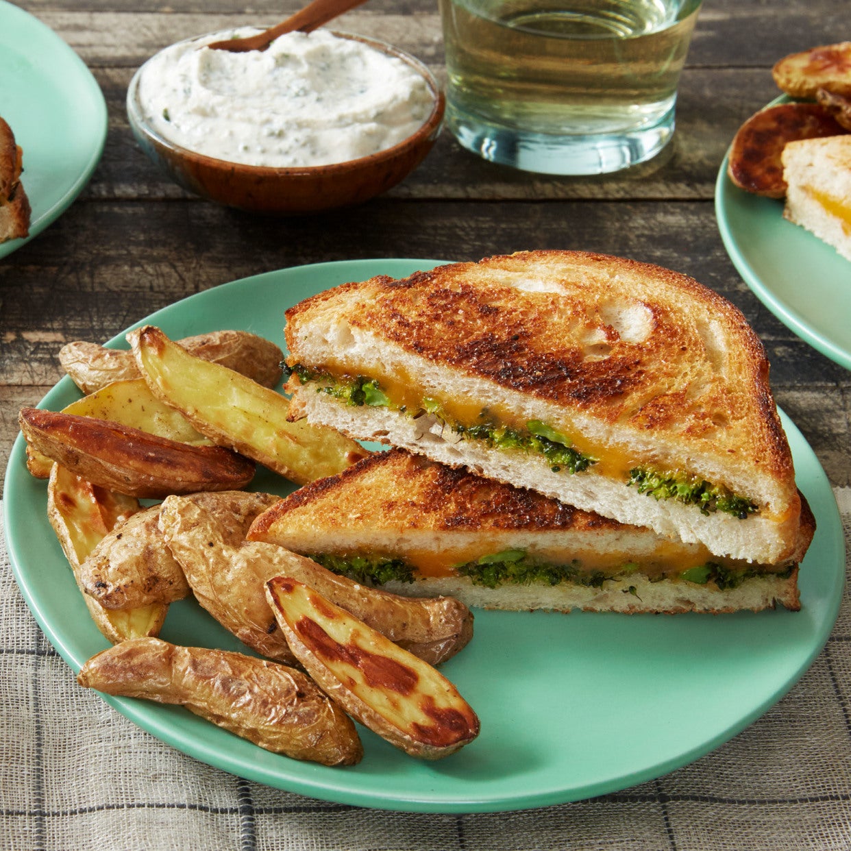 Recipe BroccoliCheddar Grilled Cheese Sandwiches with Fingerling