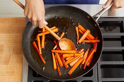 Cook the carrots: 