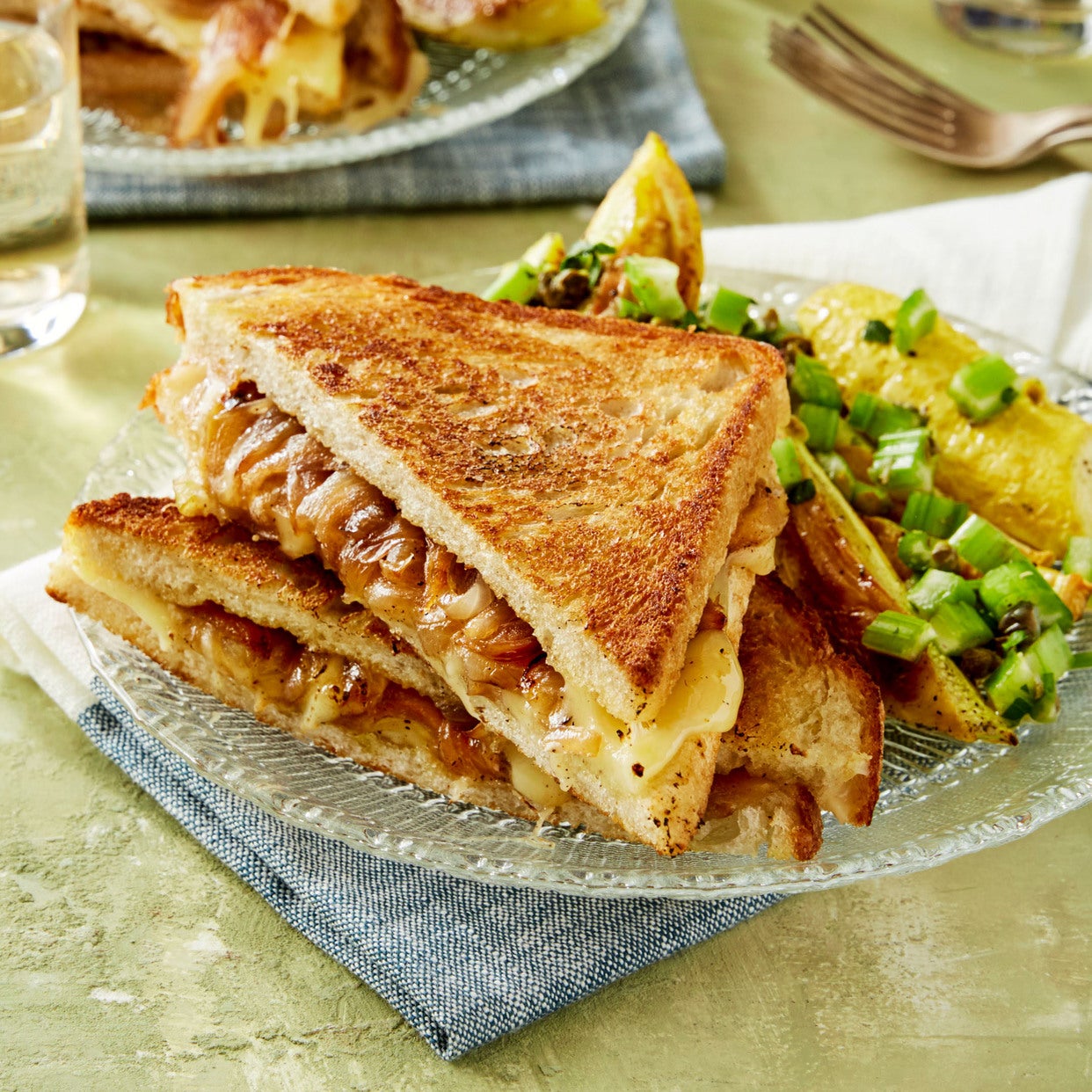 Recipe Caramelized Onion Grilled Cheese Sandwiches with Summer Squash
