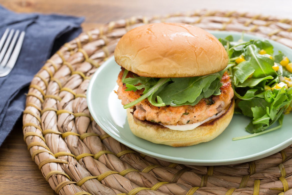 Recipe Salmon Burgers & Aioli with Corn, Arugula & Fresh Oregano