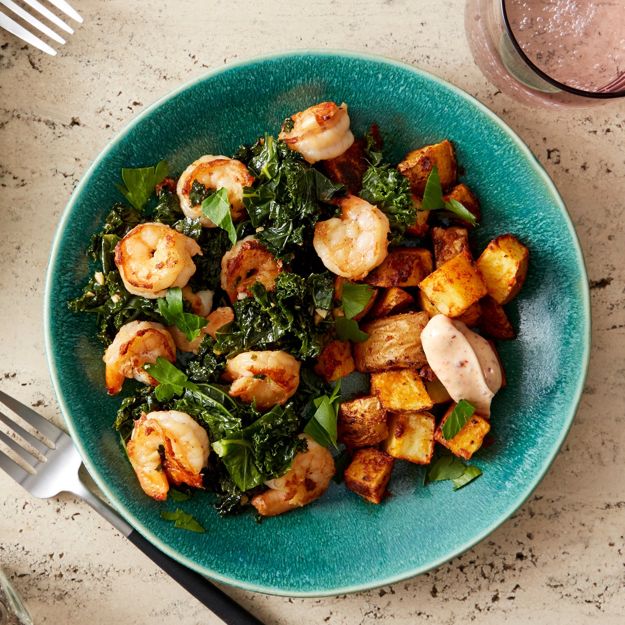 Recipe Garlic Butter Shrimp & Kale with Smoky Roasted Potatoes Blue