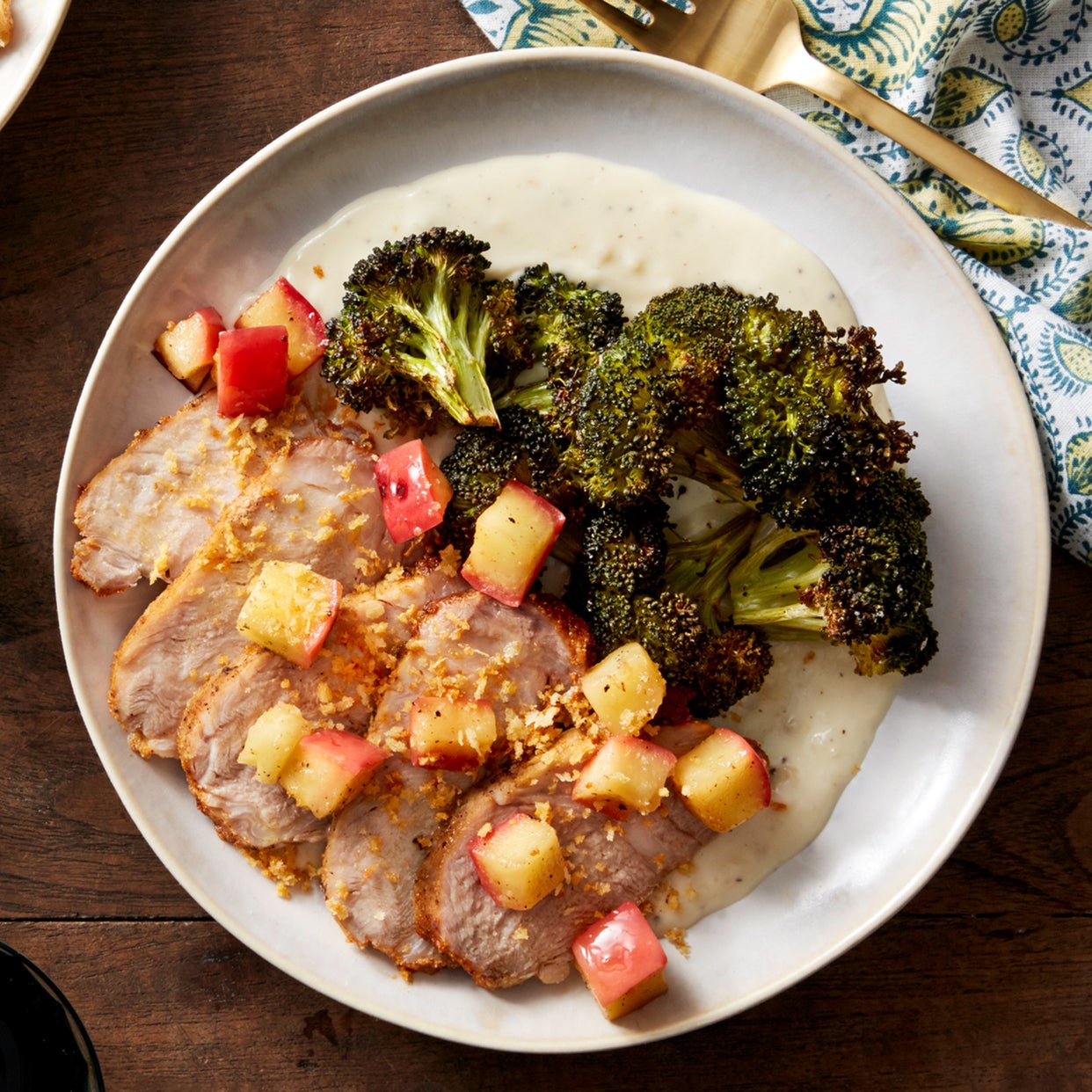 Recipe Roasted Pork & Broccoli with Apple, Cheese Sauce, & Garlic