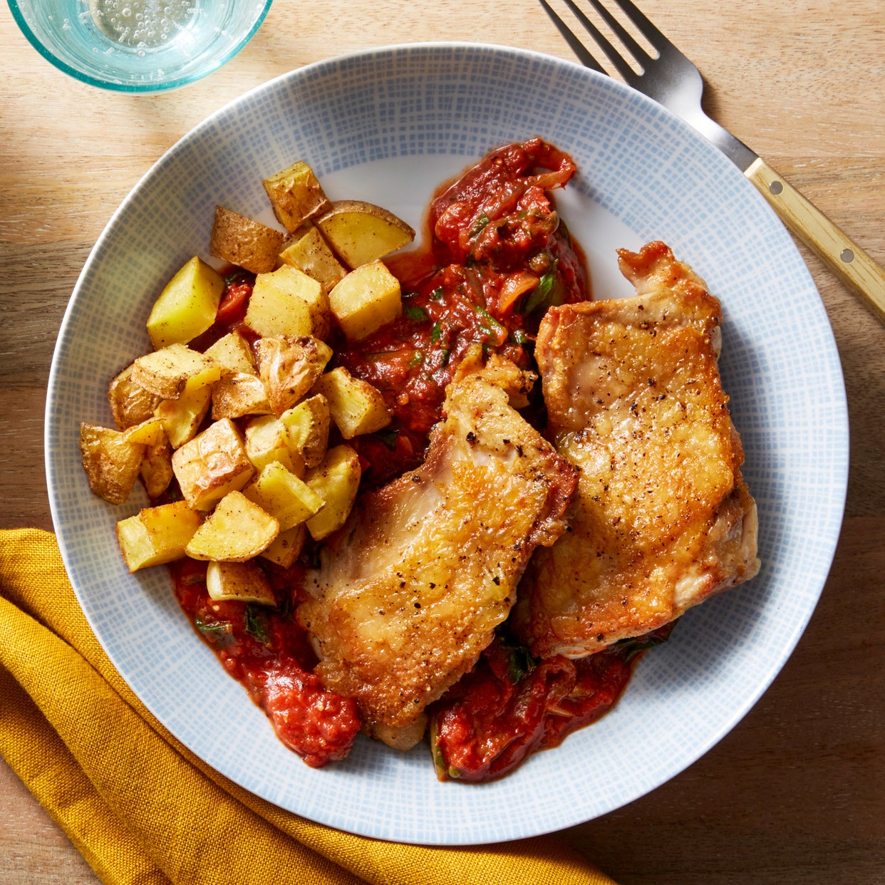 Recipe Crispy Chicken & Italian Tomato Sauce with Potatoes & Collard