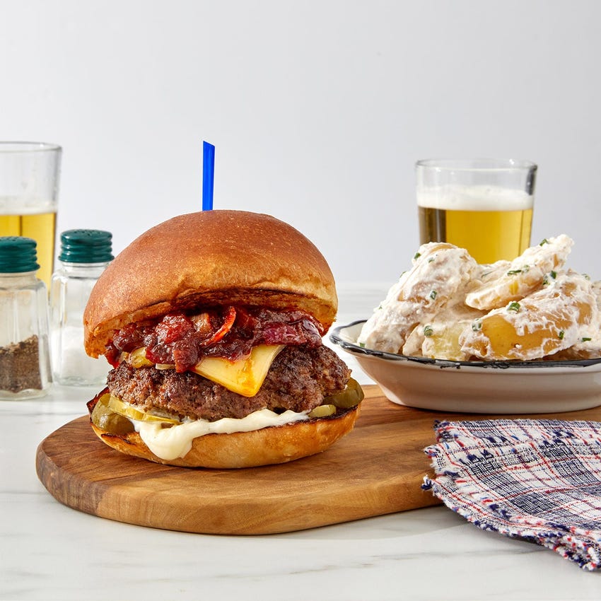 Recipe Chipotle Onion & Smoked Gouda Burger with Sour Cream & Chive