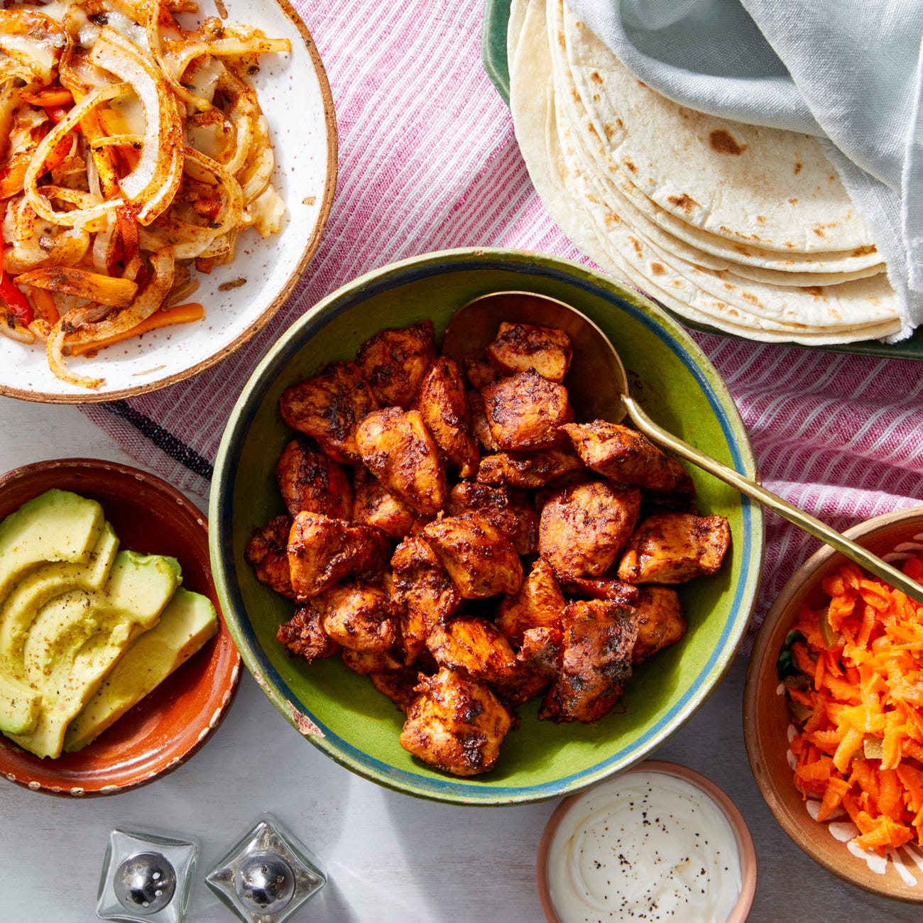 Recipe Chicken Fajitas with Roasted Vegetables & Avocado Blue Apron